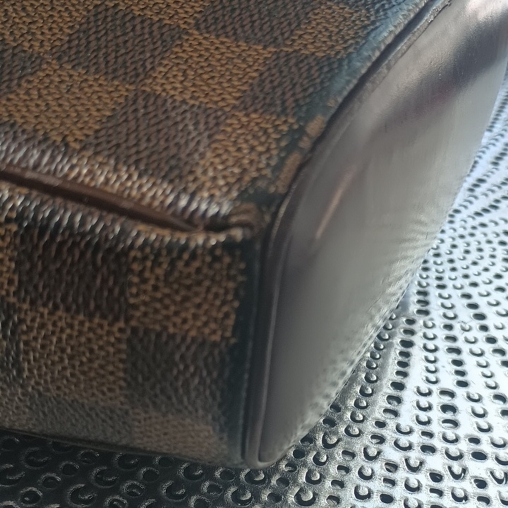 Louis Vuitton Damier Crossbody Bag - Picture 6 of 10